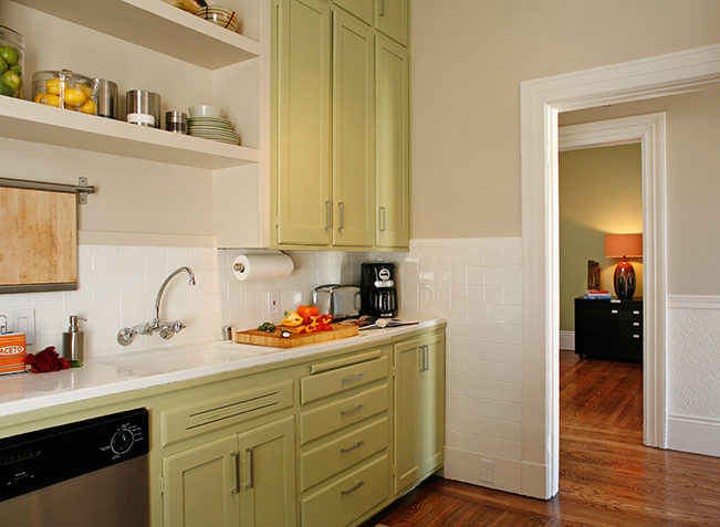 Green kitchen, San Francisco, interior design, open shelving, contemporary kitchen, compact living, small kitchen, small space, castro vacation rental